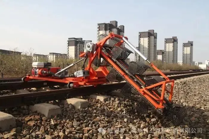 Ballaszt-kiegészítő gép